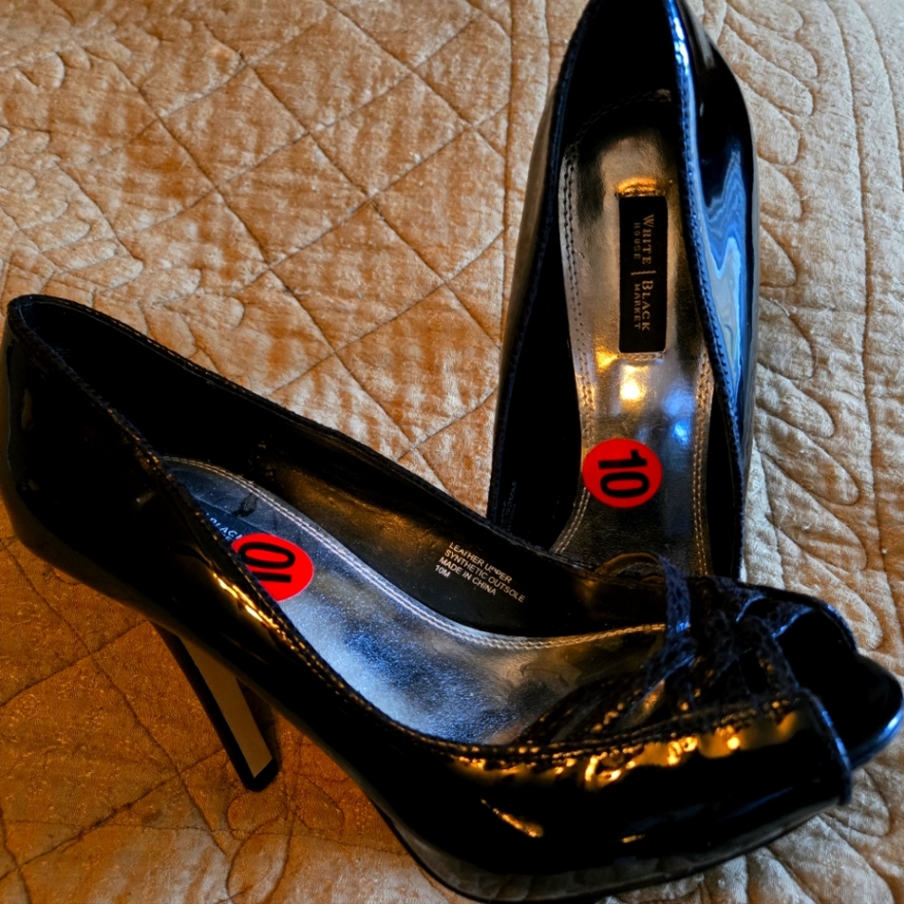 WHITE HOUSE BLACK MARKET patent heels new
